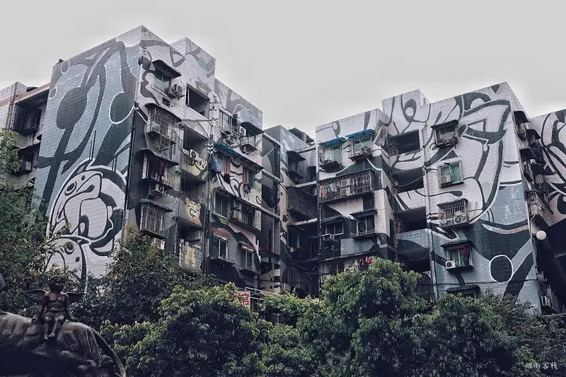 重庆四川美术学院附近的涂鸦建筑群